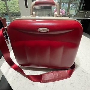 One of a kind  unique. Hard shell Samsonite shoulder travel /cosmetic bag.